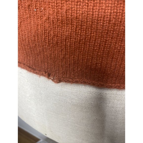 Neiman Marcus Womens Cashmere Sweater Rust Size M Pull over V Neck long Sleeves - Picture 4 of 8